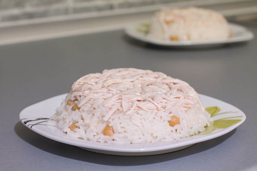 Turkish dish - rice with chickpeas and chicken stripes.